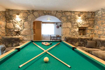 Villa with Pool, Jacuzzi & Sauna in Sveti Vid Dobrinjski