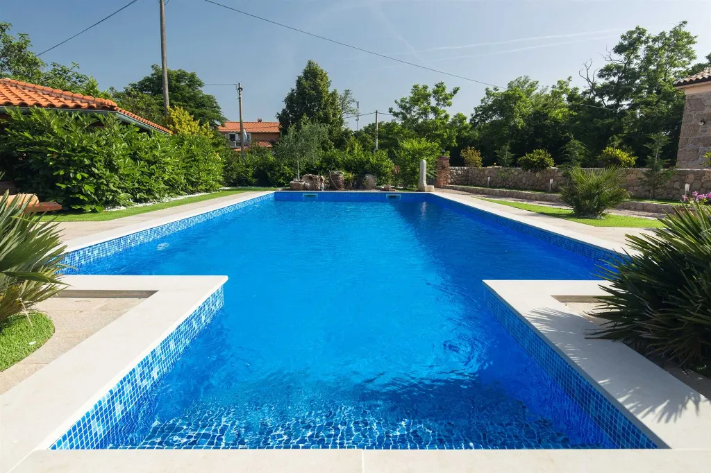 Villa with Pool, Jacuzzi & Sauna in Sveti Vid Dobrinjski