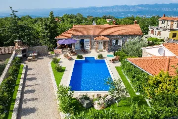 Villa with Pool, Jacuzzi & Sauna in Sveti Vid Dobrinjski