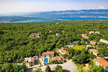 Villa with Pool, Jacuzzi & Sauna in Sveti Vid Dobrinjski