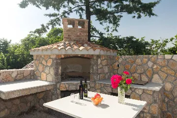 Villa with Pool, Jacuzzi & Sauna in Sveti Vid Dobrinjski