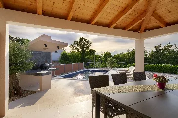 Apartment in Hlapa (Krk) for 8 Guests