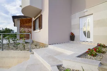 Apartment in Hlapa (Krk) for 8 Guests