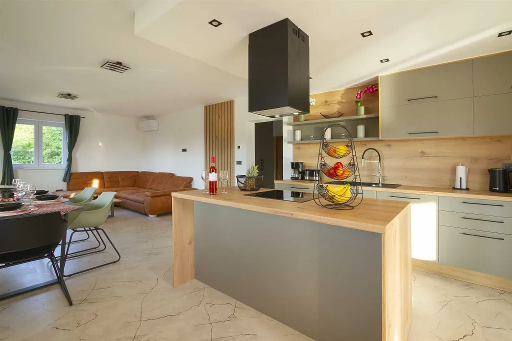 Apartment in Hlapa (Krk) for 8 Guests
