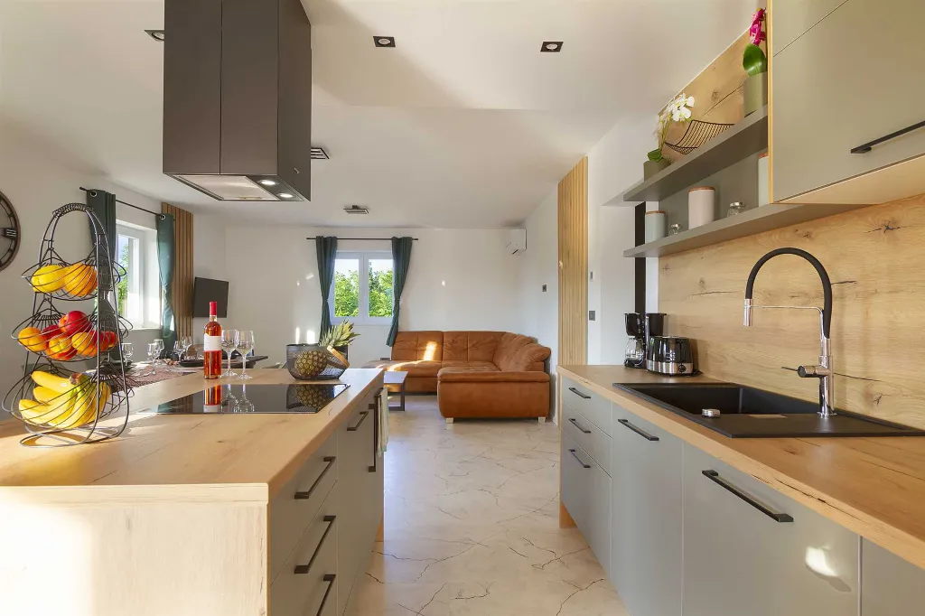 Apartment in Hlapa (Krk) for 8 Guests