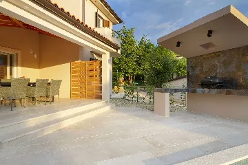 Apartment in Hlapa (Krk) for 8 Guests