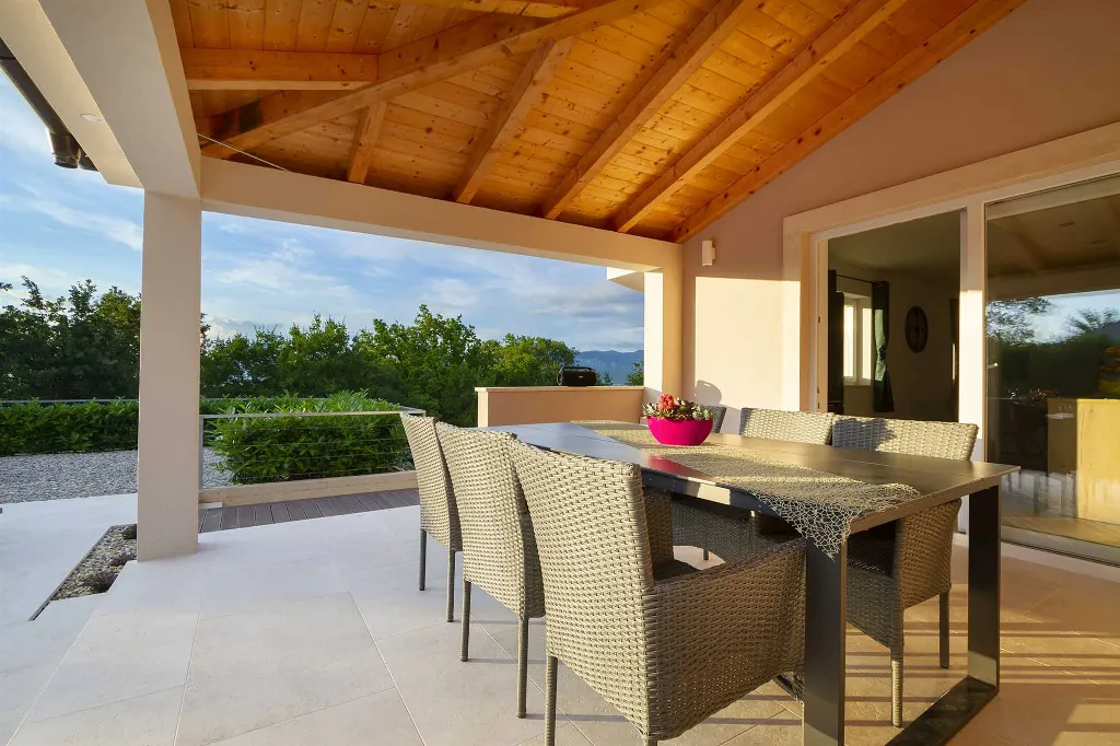 Apartment in Hlapa (Krk) for 8 Guests