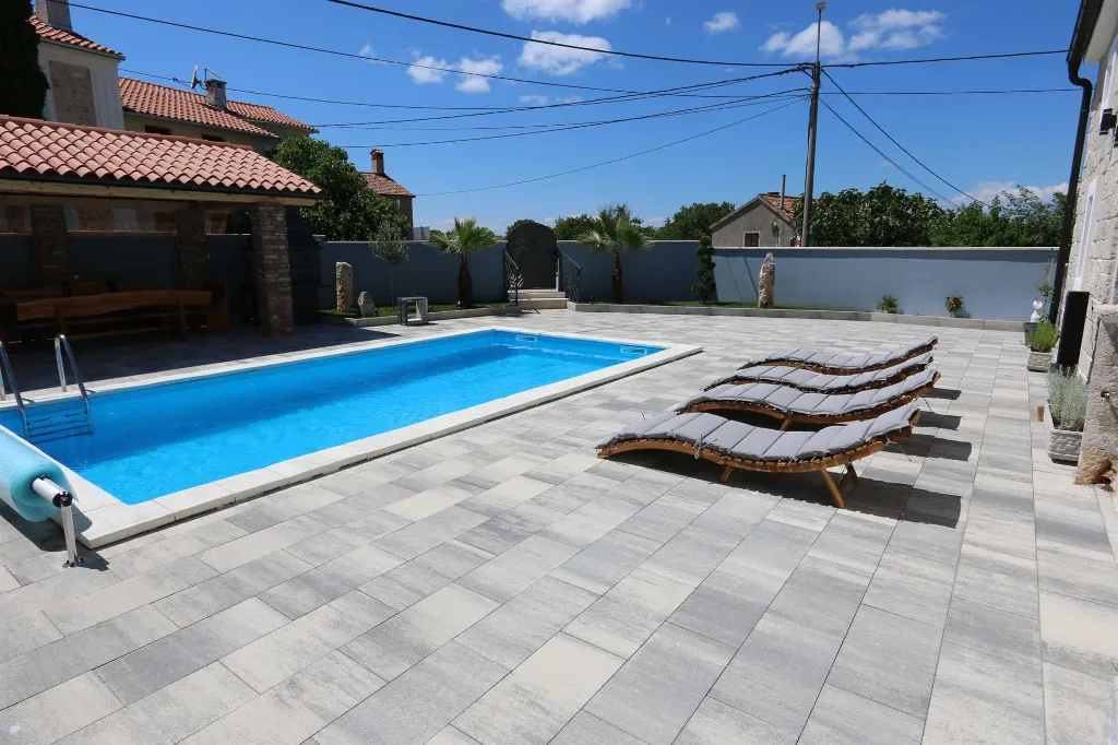 Villa with Swimming Pool in Gabonjin (Krk)