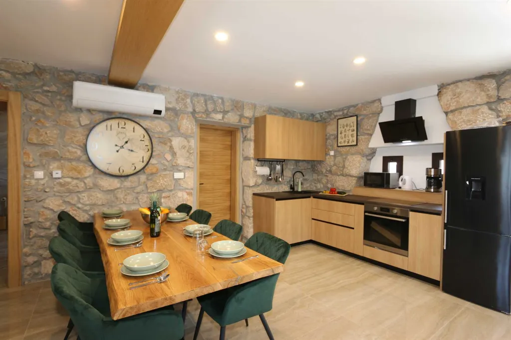 Villa with Swimming Pool in Gabonjin (Krk)