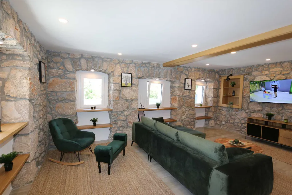 Villa with Swimming Pool in Gabonjin (Krk)