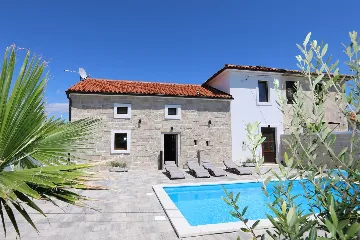 Villa with Swimming Pool in Gabonjin (Krk)