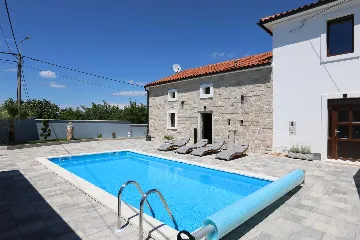 Villa with Swimming Pool in Gabonjin (Krk)