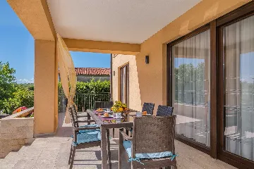 Brusići Apartment for 6 Guests with Private Pool