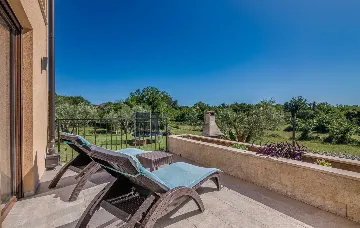 Brusići Apartment for 6 Guests with Private Pool