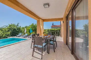 Brusići Apartment for 6 Guests with Private Pool