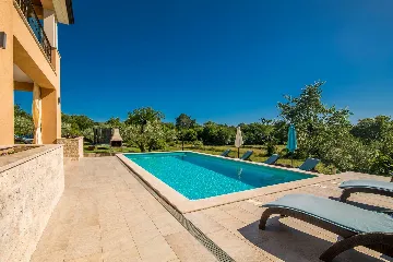 Brusići Apartment for 6 Guests with Private Pool