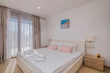 Brusići Apartment for 6 Guests with Private Pool