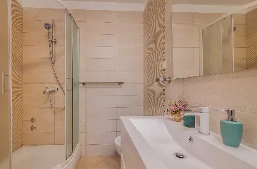 Brusići Apartment for 6 Guests with Private Pool