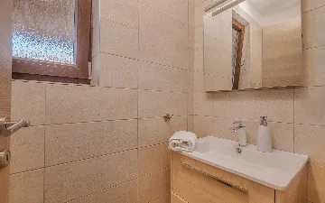 Brusići Apartment for 6 Guests with Private Pool
