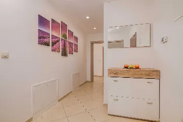 Brusići Apartment for 6 Guests with Private Pool