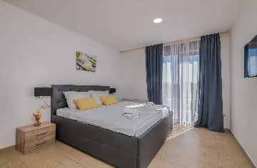 Brusići Apartment for 6 Guests with Private Pool