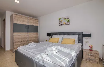 Brusići Apartment for 6 Guests with Private Pool