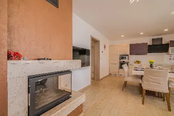 Brusići Apartment for 6 Guests with Private Pool