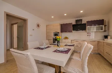 Brusići Apartment for 6 Guests with Private Pool