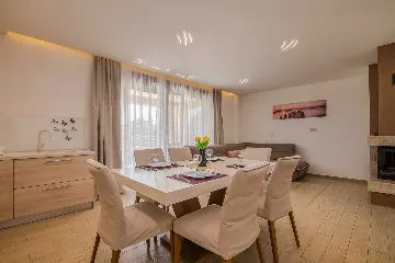 Brusići Apartment for 6 Guests with Private Pool