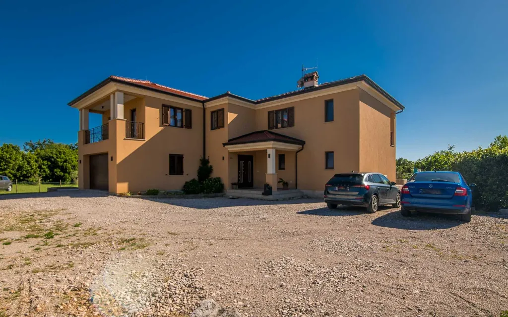 Brusići Apartment for 6 Guests with Private Pool