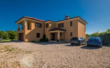 Brusići Apartment for 6 Guests with Private Pool