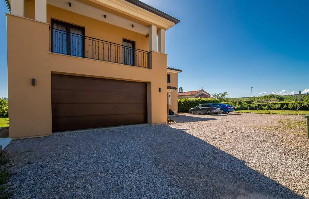 Brusići Apartment for 6 Guests with Private Pool