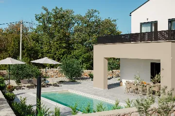4-Bedroom Villa with Pool in Kras (Krk)