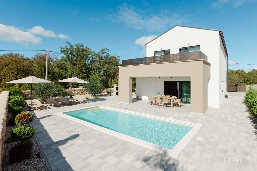 4-Bedroom Villa with Pool in Kras (Krk)