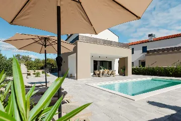 4-Bedroom Villa with Pool in Kras (Krk)