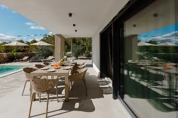 4-Bedroom Villa with Pool in Kras (Krk)