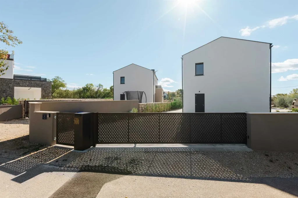 4-Bedroom Villa with Pool in Kras (Krk)