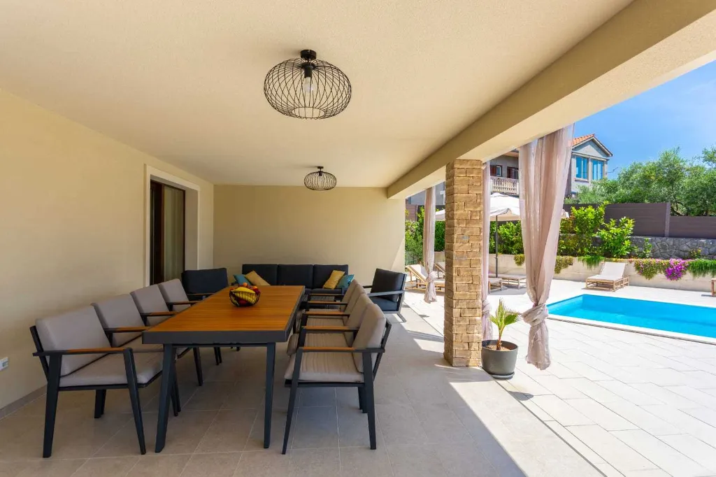 Villa with Pool and Sea Views in Bajčići (Krk)