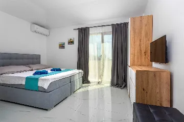Villa with Pool and Sea Views in Bajčići (Krk)