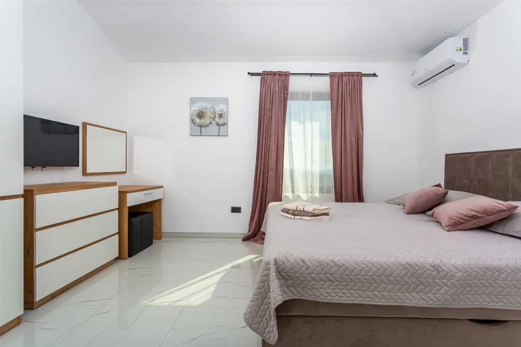 Villa with Pool and Sea Views in Bajčići (Krk)