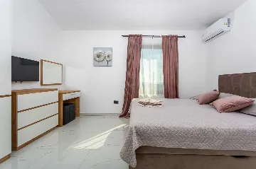 Villa with Pool and Sea Views in Bajčići (Krk)