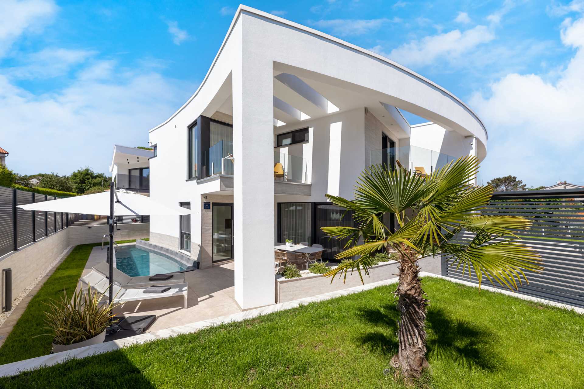 Modern Villa Sarah with heated pool & Seaview