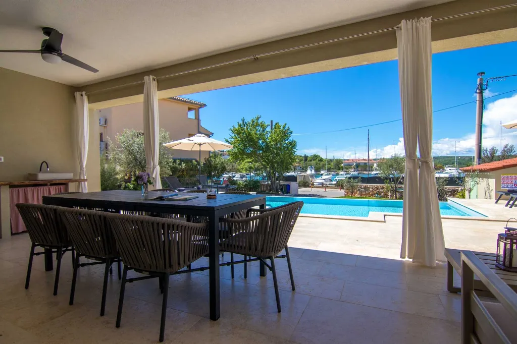 Klimno (Krk) Villa for 8 Guests with Heated Pool