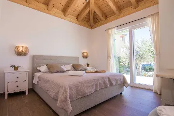 Klimno (Krk) Villa for 8 Guests with Heated Pool