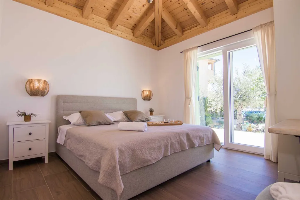 Klimno (Krk) Villa for 8 Guests with Heated Pool