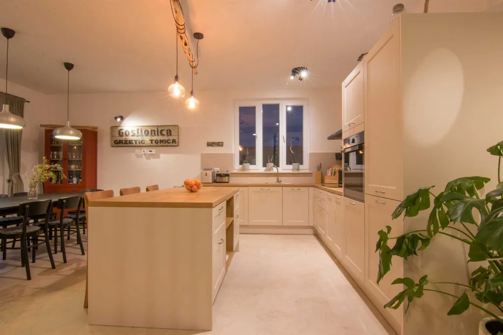 Klimno (Krk) Villa for 8 Guests with Heated Pool