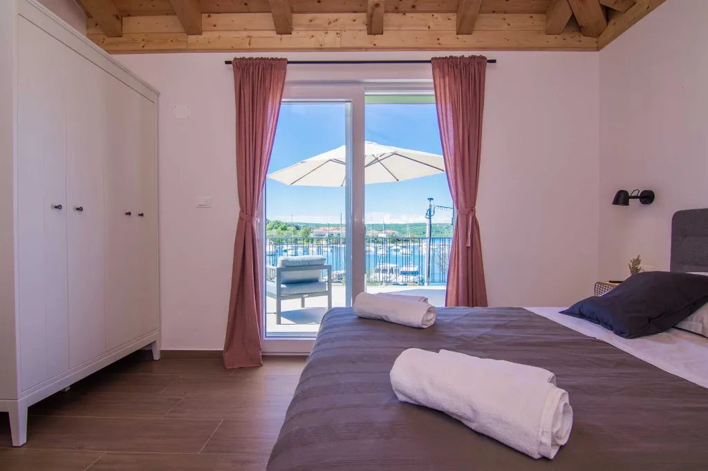 Klimno (Krk) Villa for 8 Guests with Heated Pool