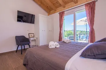 Klimno (Krk) Villa for 8 Guests with Heated Pool