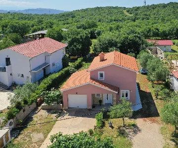 Villa with Private Pool for up to 5 in Gabonjin