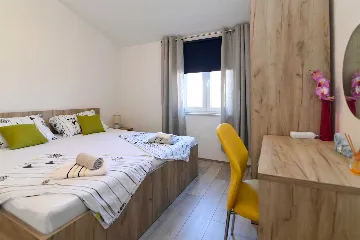 Villa with Private Pool for up to 5 in Gabonjin